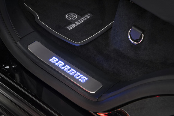 Пороги внутренние с логотипом BRABUS для Mercedes G63 (W463A) RGB